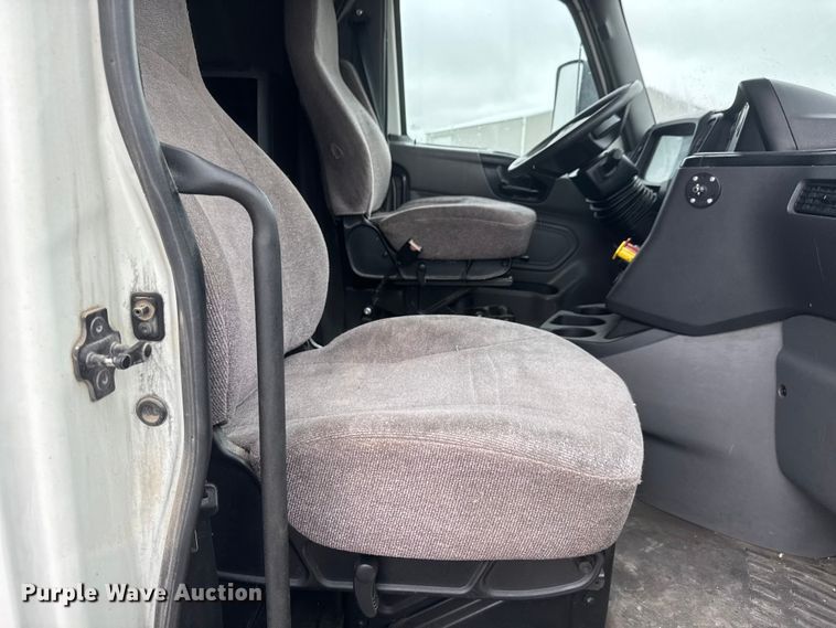 image for item NA9353 2020 International LT625 semi truck