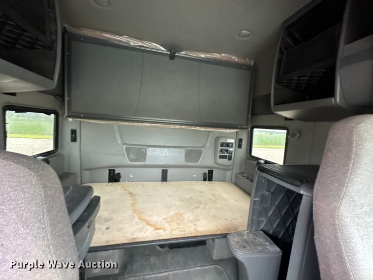 image for item NA9353 2020 International LT625 semi truck