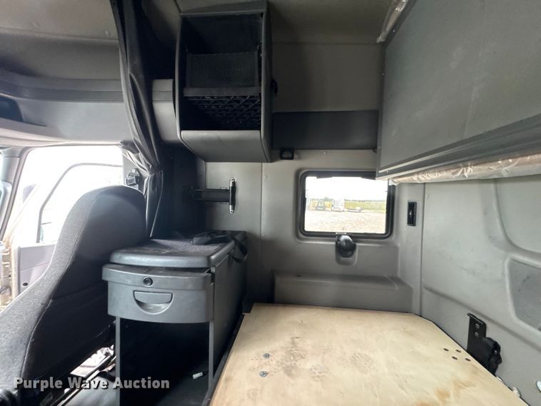 image for item NA9353 2020 International LT625 semi truck
