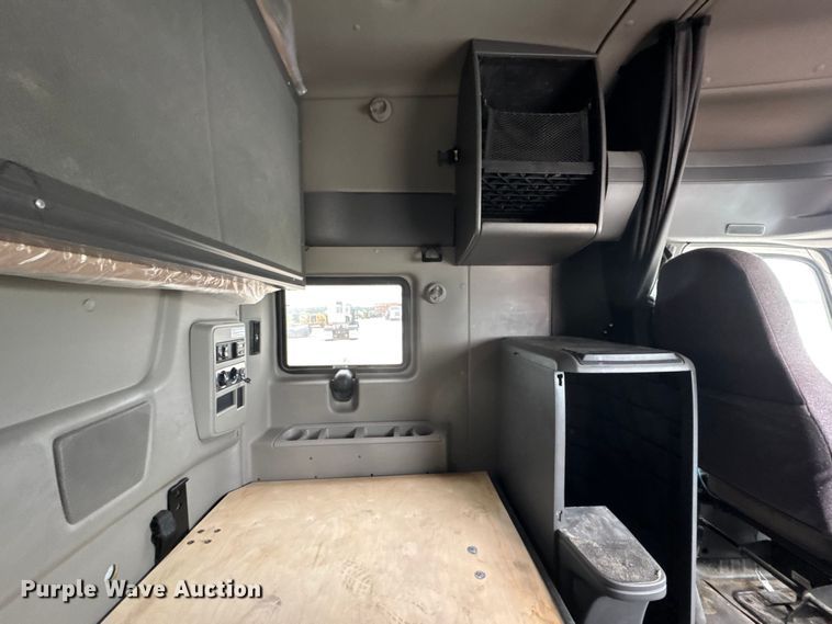 image for item NA9353 2020 International LT625 semi truck