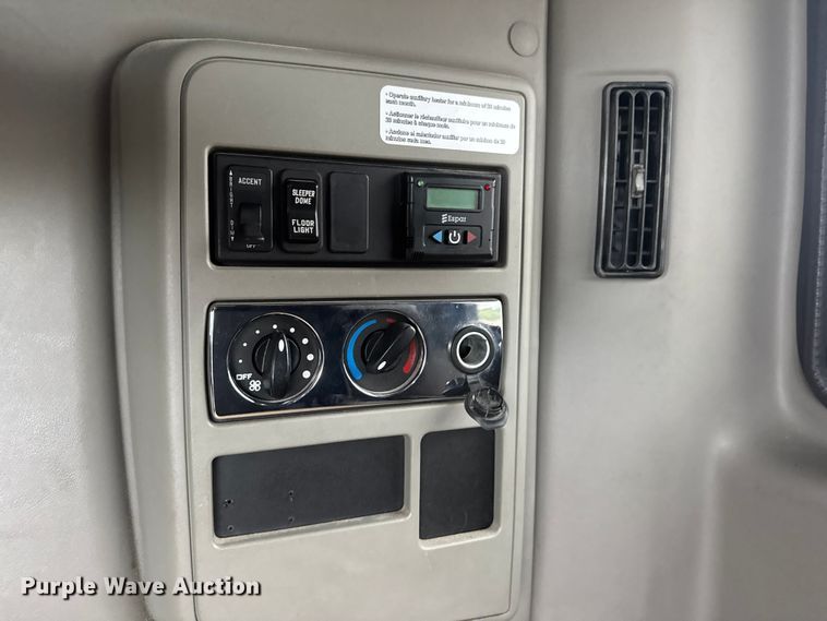 image for item NA9353 2020 International LT625 semi truck