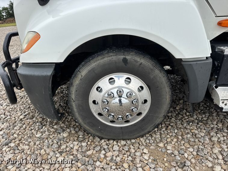image for item NA9353 2020 International LT625 semi truck