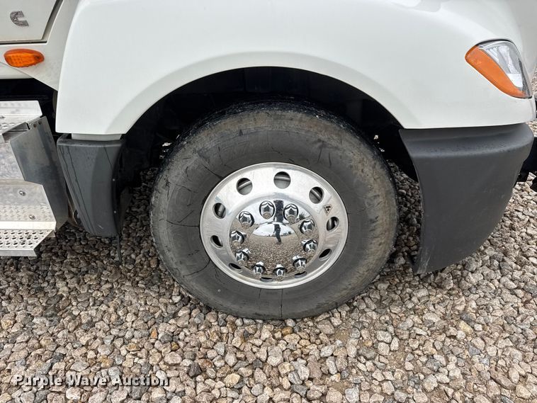 image for item NA9353 2020 International LT625 semi truck