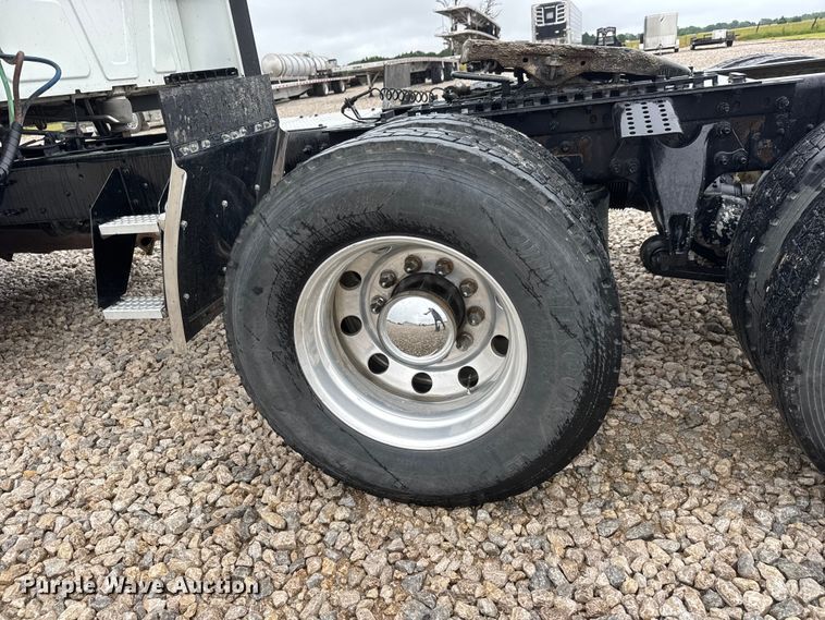 image for item NA9353 2020 International LT625 semi truck