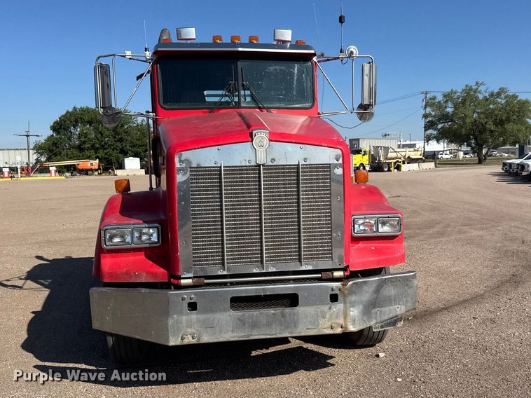 image for item NA9363 2000 Kenworth T800B semi truck