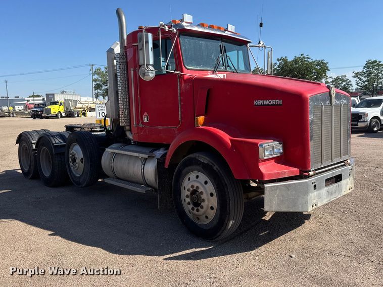 image for item NA9363 2000 Kenworth T800B semi truck
