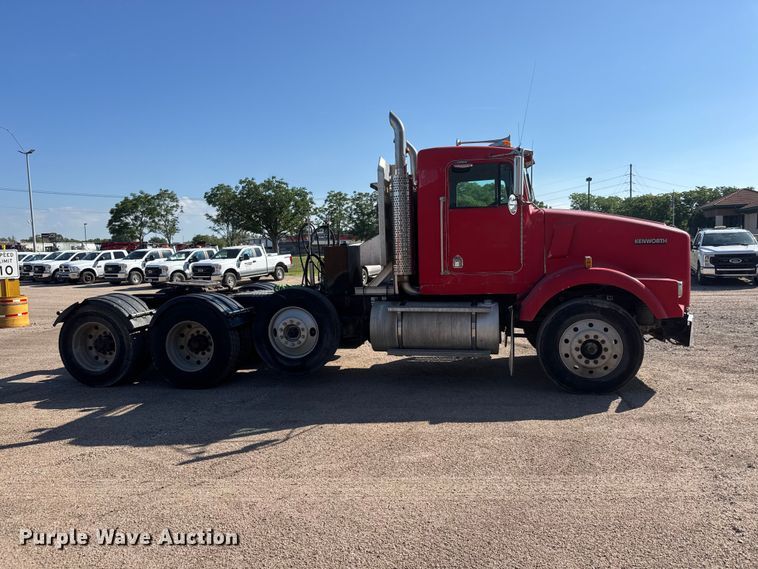 image for item NA9363 2000 Kenworth T800B semi truck