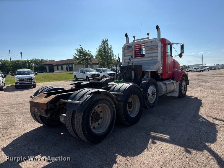 image for item NA9363 2000 Kenworth T800B semi truck