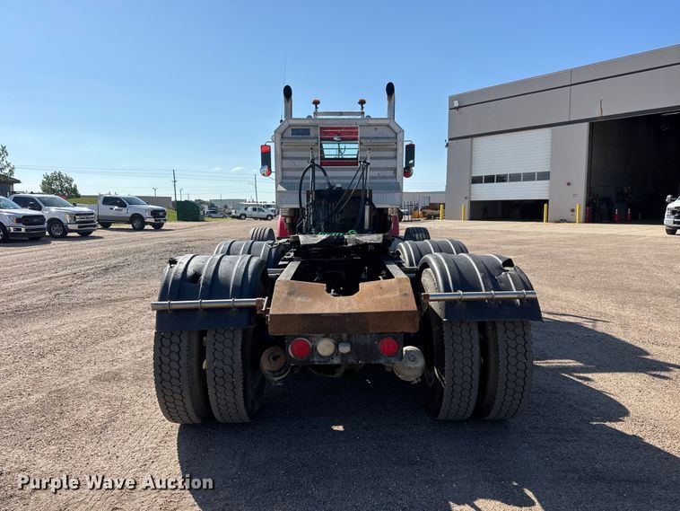 image for item NA9363 2000 Kenworth T800B semi truck