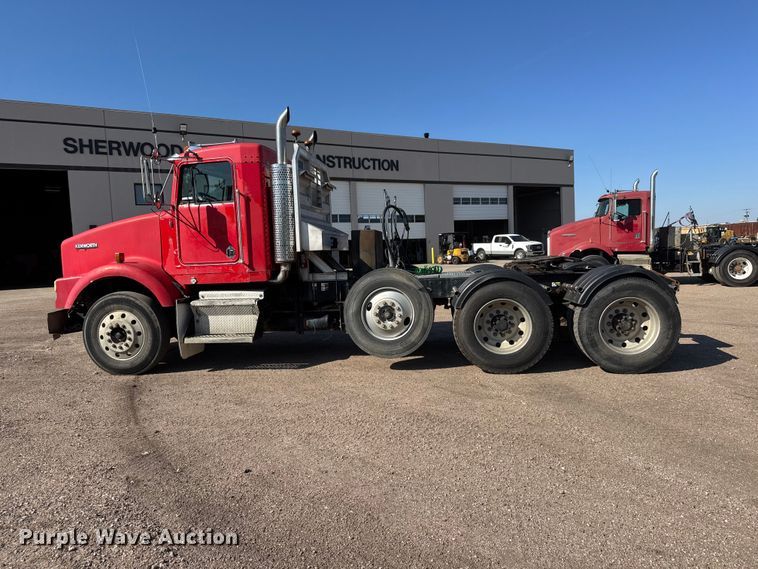 image for item NA9363 2000 Kenworth T800B semi truck
