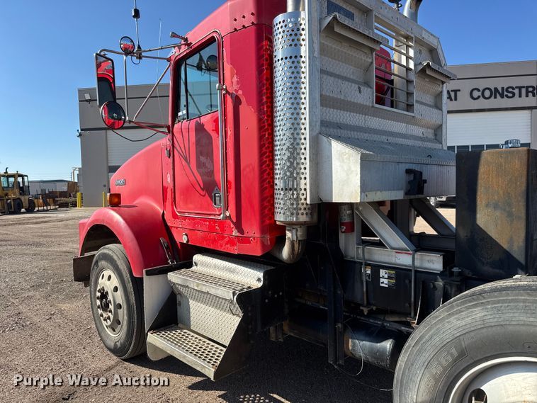 image for item NA9363 2000 Kenworth T800B semi truck