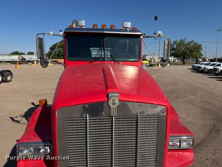 image for item NA9363 2000 Kenworth T800B semi truck