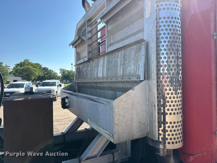 image for item NA9363 2000 Kenworth T800B semi truck