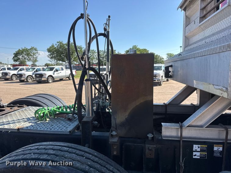 image for item NA9363 2000 Kenworth T800B semi truck