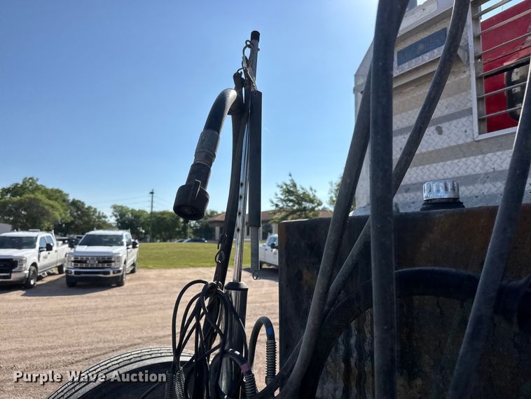 image for item NA9363 2000 Kenworth T800B semi truck