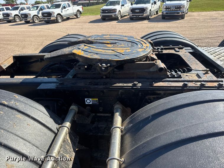 image for item NA9363 2000 Kenworth T800B semi truck