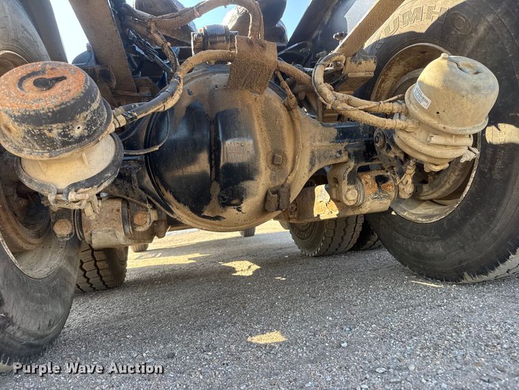 image for item NA9363 2000 Kenworth T800B semi truck