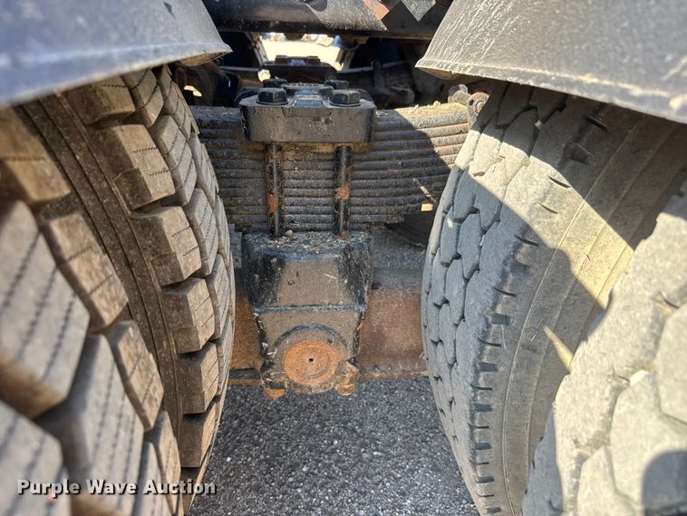 image for item NA9363 2000 Kenworth T800B semi truck