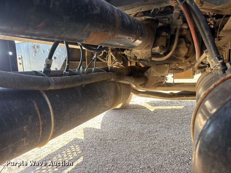 image for item NA9363 2000 Kenworth T800B semi truck