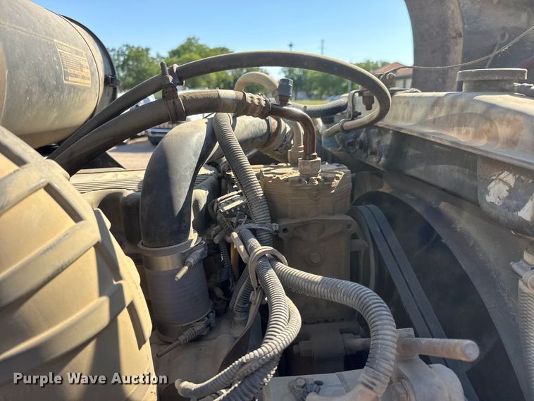 image for item NA9363 2000 Kenworth T800B semi truck