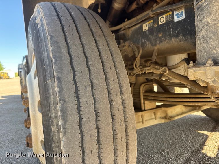 image for item NA9363 2000 Kenworth T800B semi truck