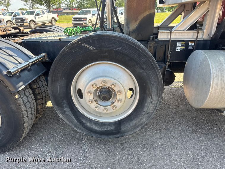image for item NA9363 2000 Kenworth T800B semi truck