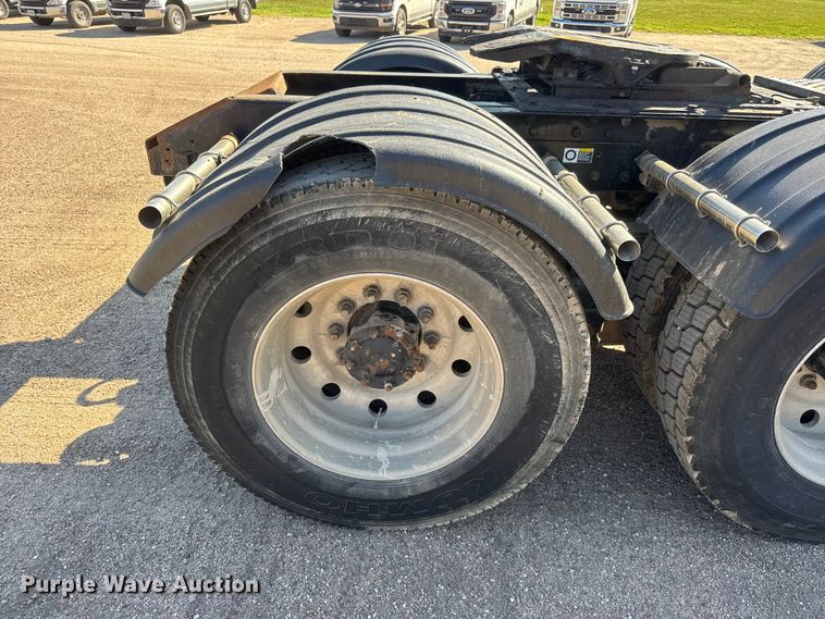 image for item NA9363 2000 Kenworth T800B semi truck