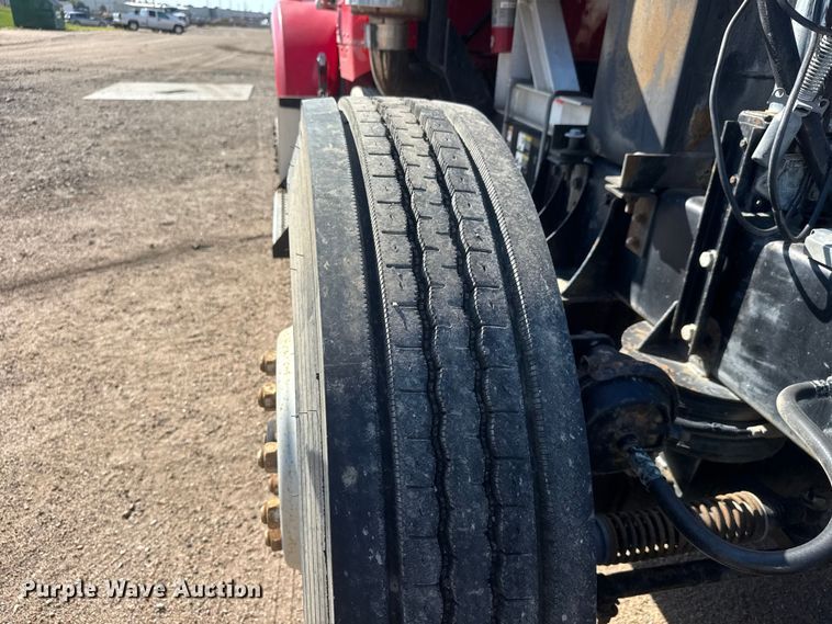 image for item NA9363 2000 Kenworth T800B semi truck