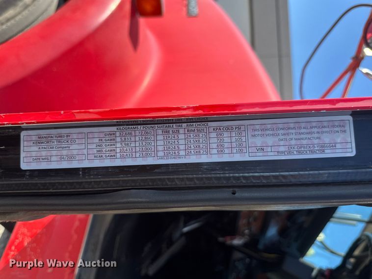 image for item NA9363 2000 Kenworth T800B semi truck