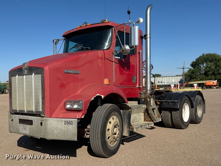 image for item NA9364 2000 Kenworth T800 semi truck