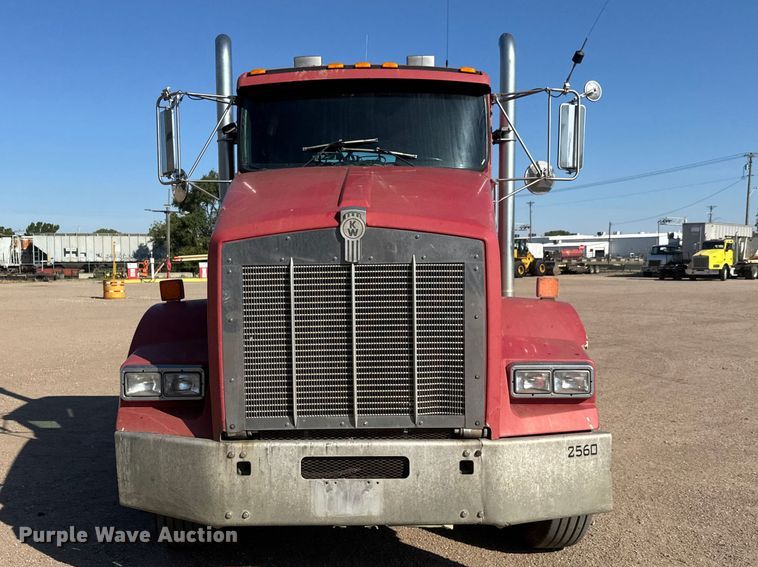 image for item NA9364 2000 Kenworth T800 semi truck