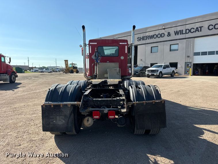 image for item NA9364 2000 Kenworth T800 semi truck
