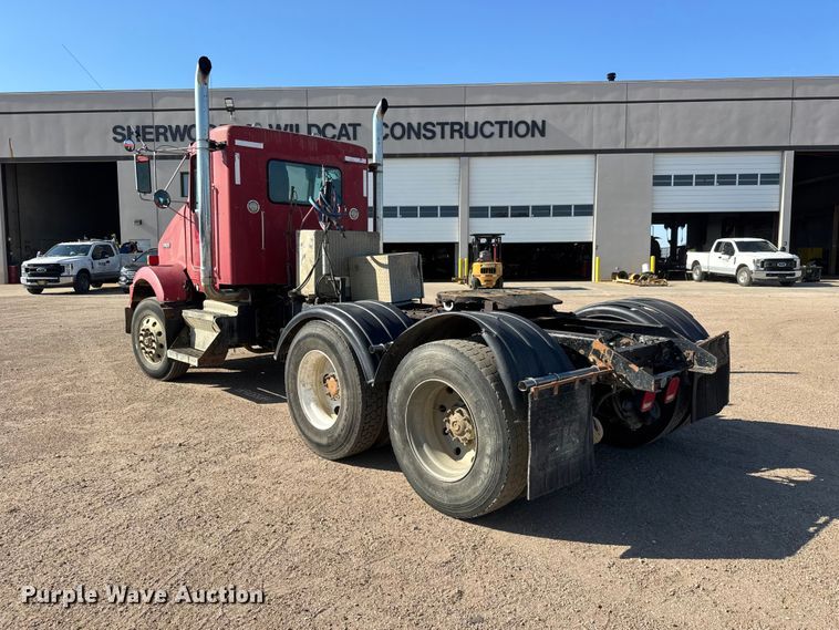 image for item NA9364 2000 Kenworth T800 semi truck