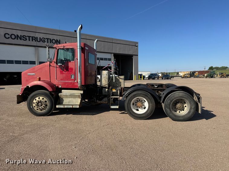 image for item NA9364 2000 Kenworth T800 semi truck
