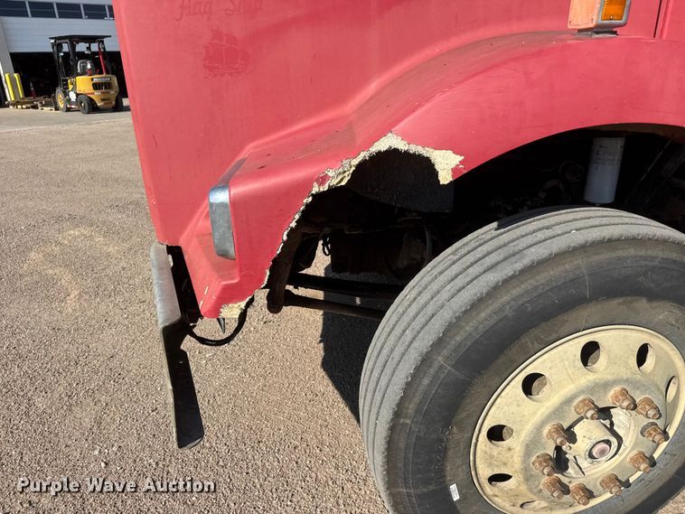 image for item NA9364 2000 Kenworth T800 semi truck