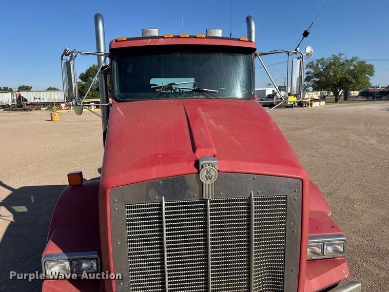 image for item NA9364 2000 Kenworth T800 semi truck