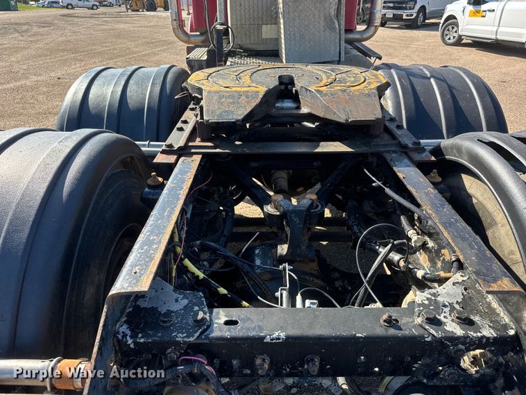 image for item NA9364 2000 Kenworth T800 semi truck