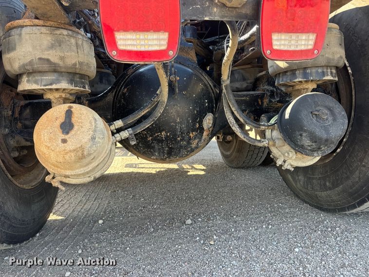 image for item NA9364 2000 Kenworth T800 semi truck