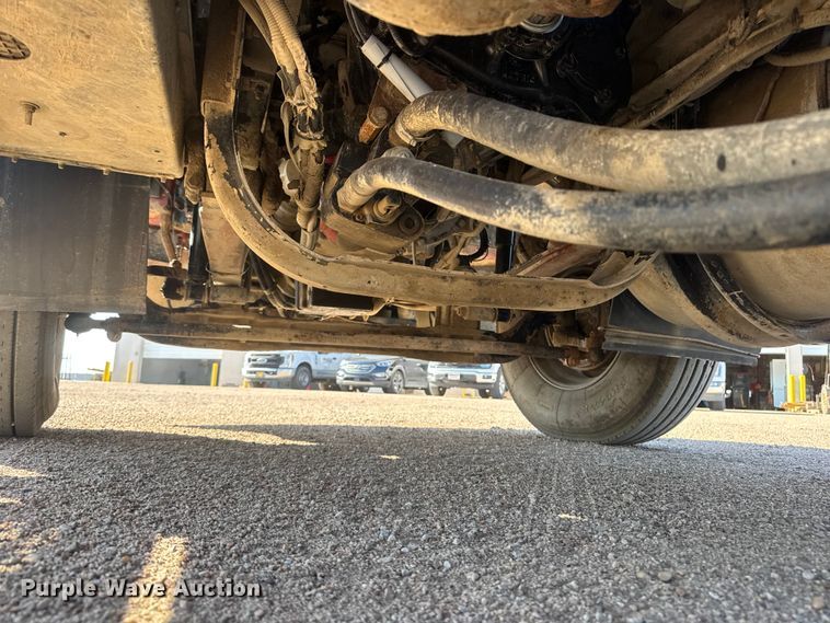 image for item NA9364 2000 Kenworth T800 semi truck