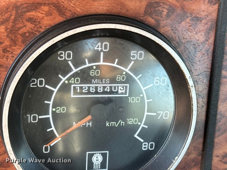 image for item NA9364 2000 Kenworth T800 semi truck
