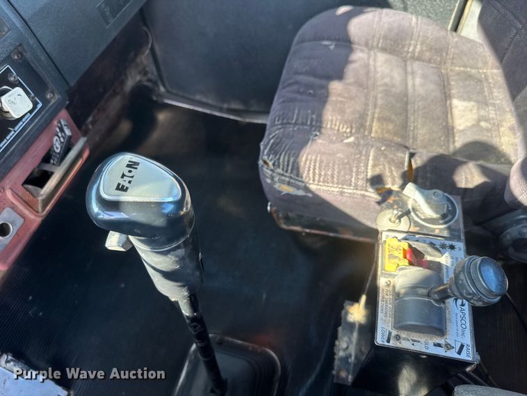 image for item NA9364 2000 Kenworth T800 semi truck