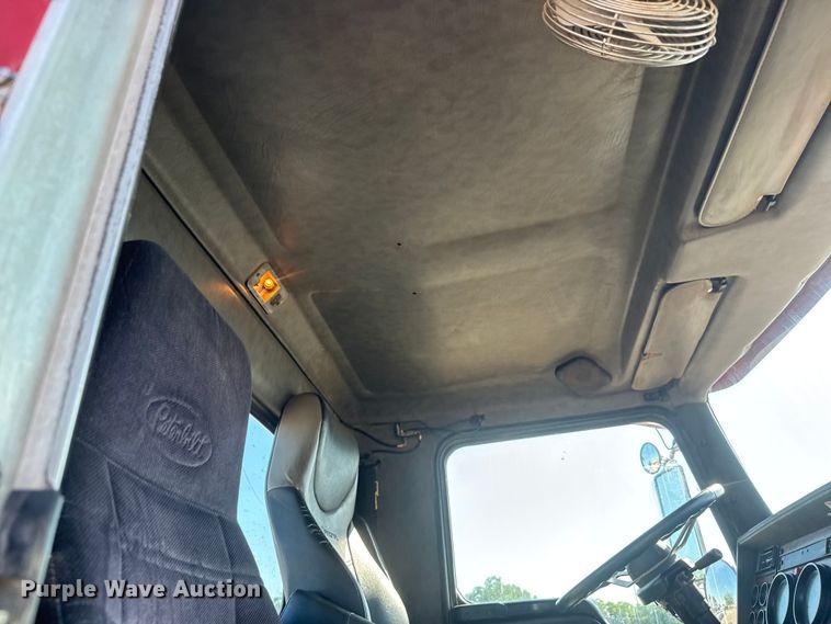 image for item NA9364 2000 Kenworth T800 semi truck