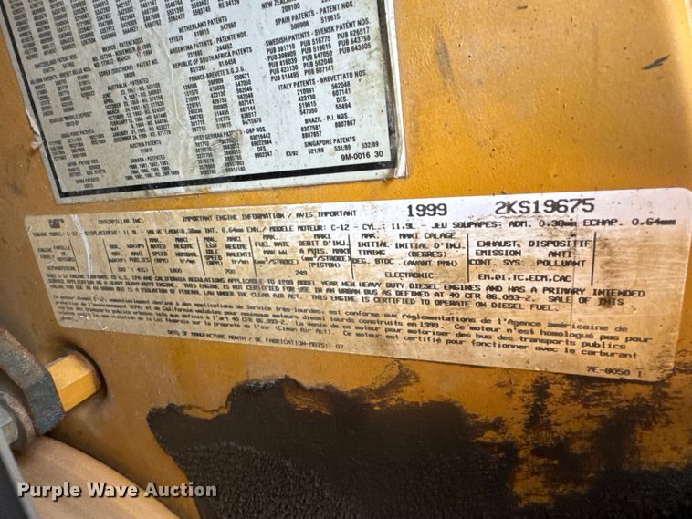 image for item NA9364 2000 Kenworth T800 semi truck