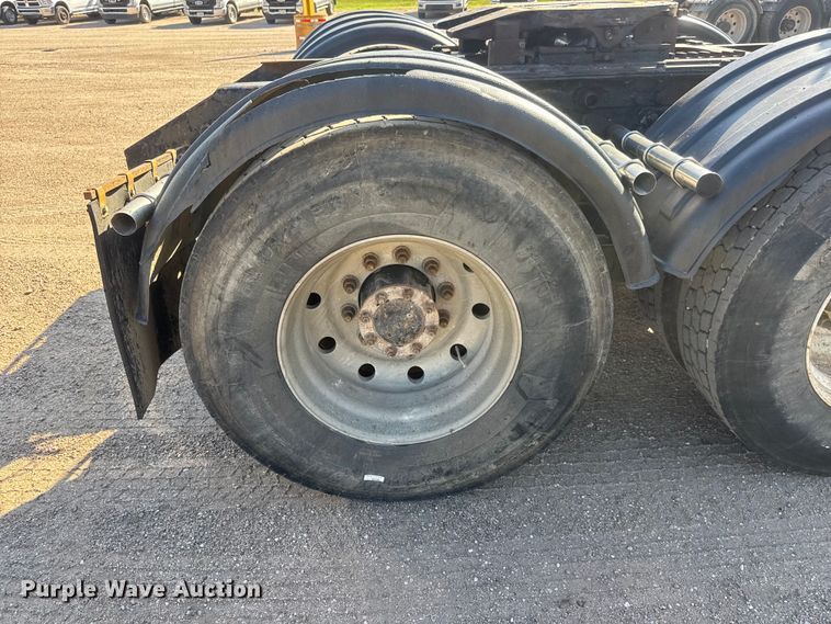 image for item NA9364 2000 Kenworth T800 semi truck