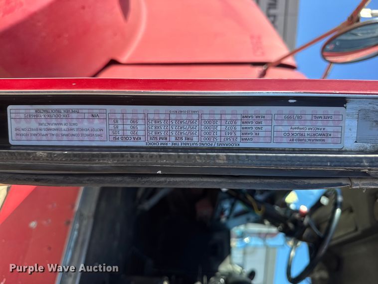 image for item NA9364 2000 Kenworth T800 semi truck