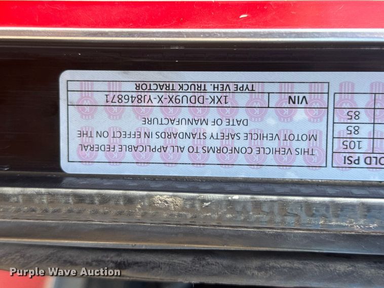 image for item NA9364 2000 Kenworth T800 semi truck