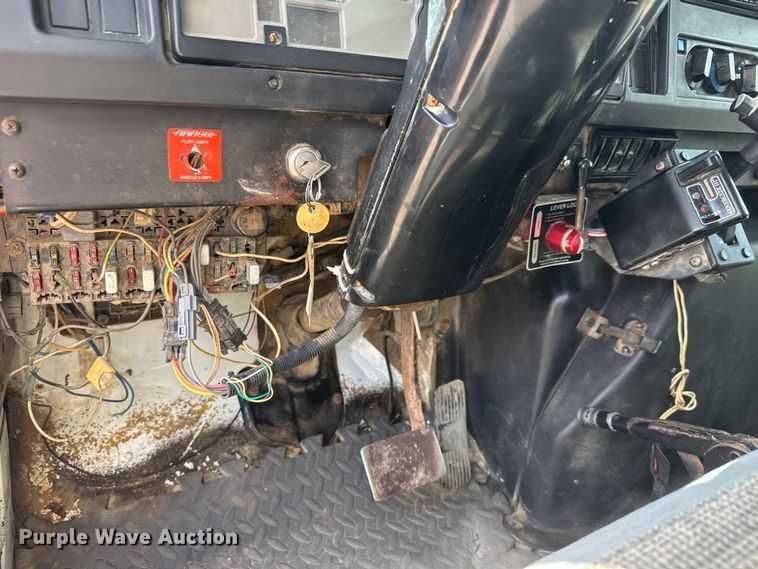 image for item NA9365 1997 International 4700 dump truck