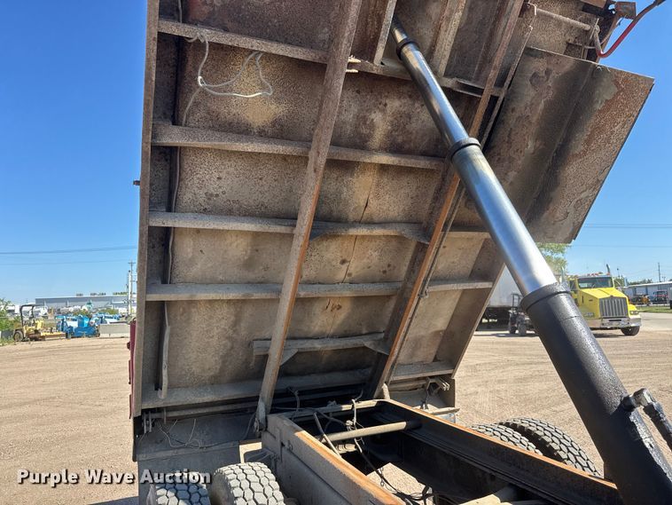 image for item NA9365 1997 International 4700 dump truck