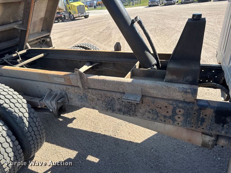 image for item NA9365 1997 International 4700 dump truck