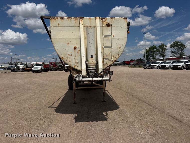 image for item NA9368 2001 Ranch end dump trailer